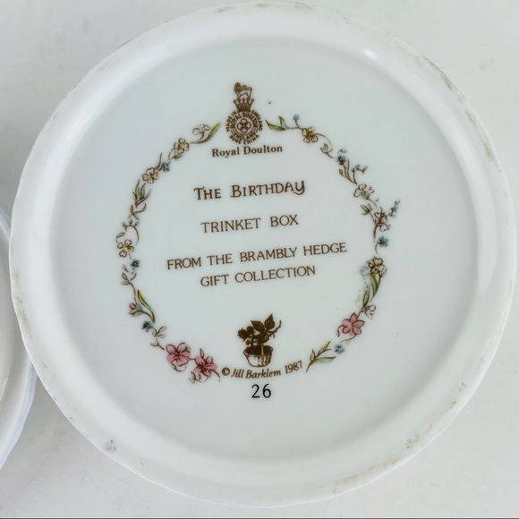 From the Brambly Hedge Gift Collection - Birthday Trinket Dish - Royal Doulton - Picture 8 of 8